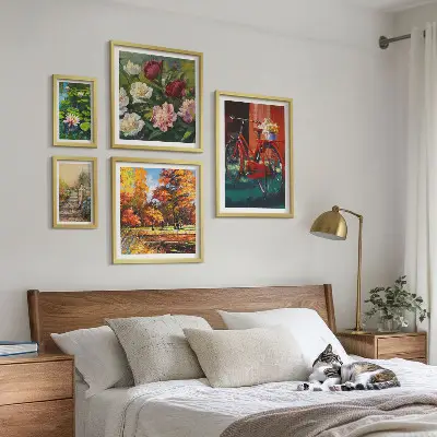 Modernes Wandbilder-Set mit Blumen und Fahrrädern in malerischer Schönheit