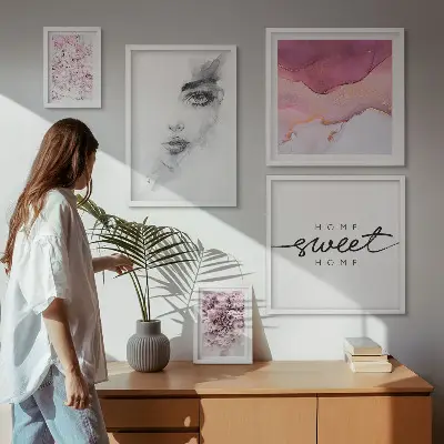 Bildergalerie-Set für die Wand mit Frauenporträts und Blumen in Pastellfarben