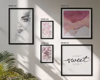 Bildergalerie-Set für die Wand mit Frauenporträts und Blumen in Pastellfarben