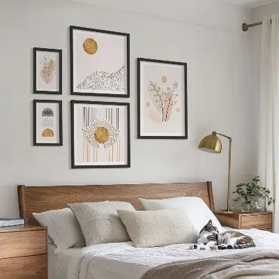 Bildergalerie-Set für die Wand mit stilvollen minimalistischen Pflanzenmotiven