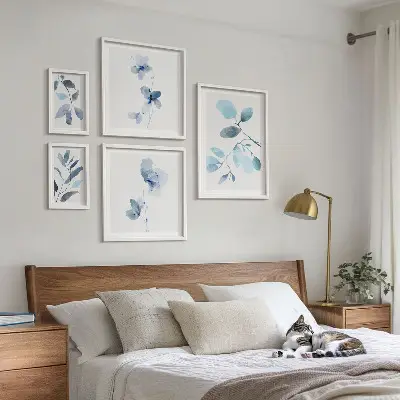 Bildergalerie-Set für die Wand mit blauen Pflanzenakzenten