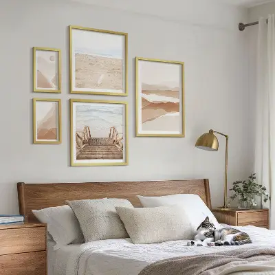 Bilderset für das Sofa mit minimalistischen Strand- und Bergmotiven