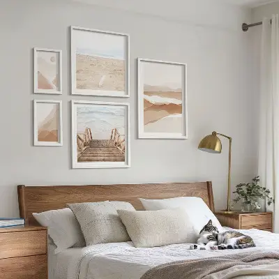 Bilderset für das Sofa mit minimalistischen Strand- und Bergmotiven