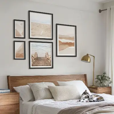 Bilderset für das Sofa mit minimalistischen Strand- und Bergmotiven