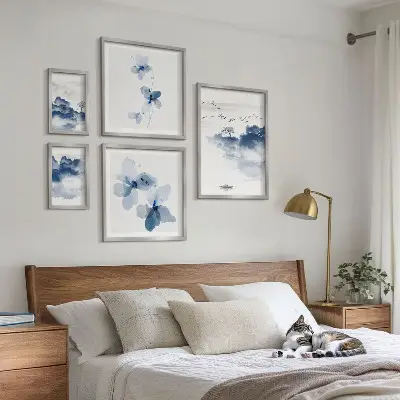 Modernes Wandbilder-Set mit Motiven von Landschaften, Blumen, Wasser und Frieden