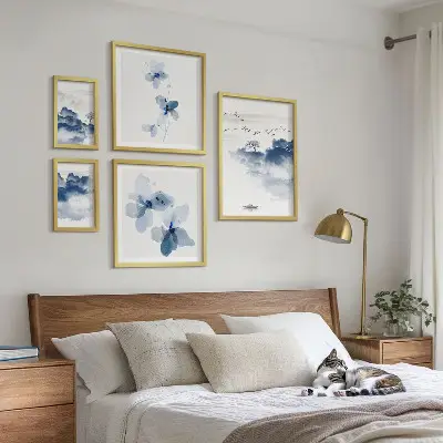 Modernes Wandbilder-Set mit Motiven von Landschaften, Blumen, Wasser und Frieden