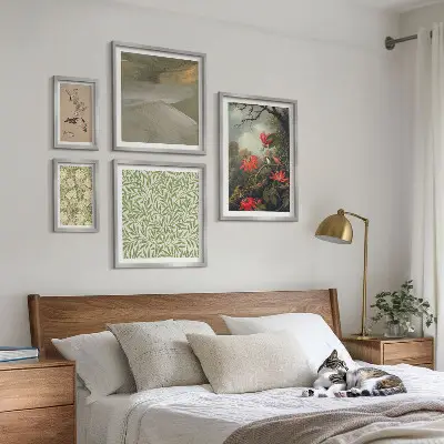 Modernes Wandbilder-Set mit Blumen, Vögeln und Naturmotiven