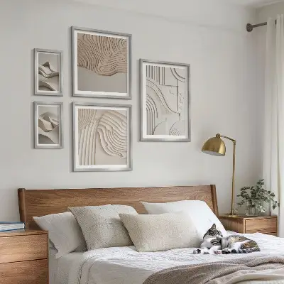 Wandbilder-Set mit abstrakten beigen und weißen Strukturen