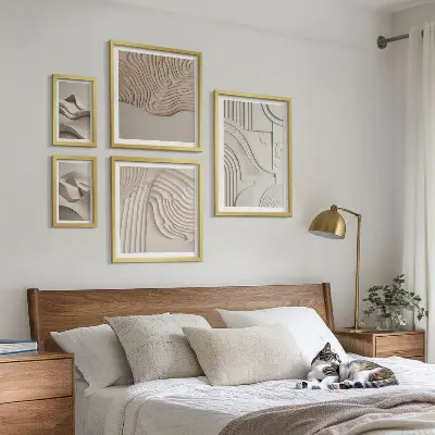 Wandbilder-Set mit abstrakten beigen und weißen Strukturen