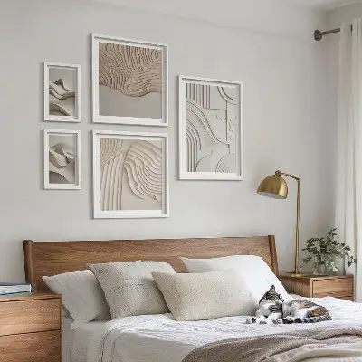 Wandbilder-Set mit abstrakten beigen und weißen Strukturen