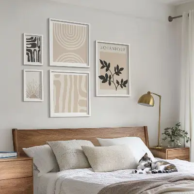 Modernes Wandbilder-Set mit stilvollen neutralen Pflanzenmotiven