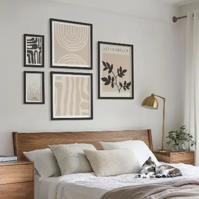Modernes Wandbilder-Set mit stilvollen neutralen Pflanzenmotiven