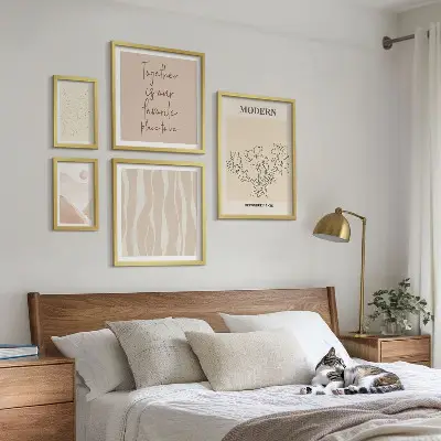 Modernes Wandbilderset in minimalistischem Design