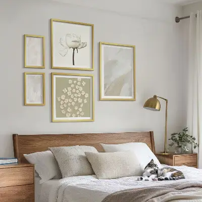 Bilderset für das Sofa mit modischen Boho-Texturen und Blumenmotiven