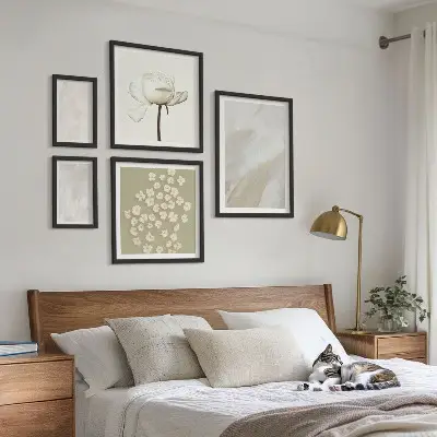Bilderset für das Sofa mit modischen Boho-Texturen und Blumenmotiven