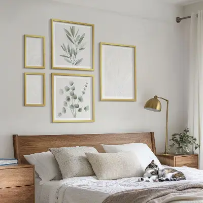 Bilderset für das Sofa mit eleganter Marmorzweigstruktur