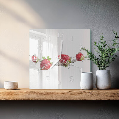 Glasuhr quadratisch Erdbeeren in Wasser