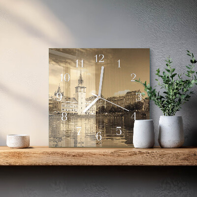 Quadratische wanduhr modern Schloss in Sepia