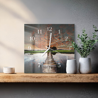Moderne wanduhr quadratisch Brücke in der Wiese