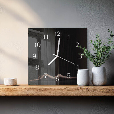 Quadratische wanduhr modern Frau