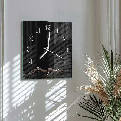 Quadratische wanduhr modern Frau