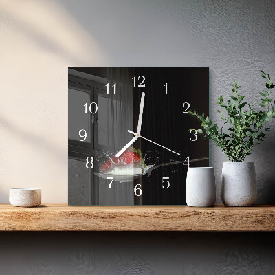 Quadratische wanduhr modern Erdbeere