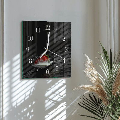 Quadratische wanduhr modern Erdbeere