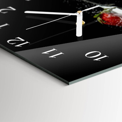 Quadratische wanduhr modern Erdbeere