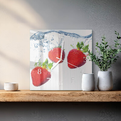 Moderne wanduhr quadratisch Erdbeeren