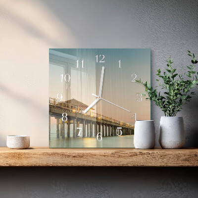 Quadratische wanduhr Holzsteg