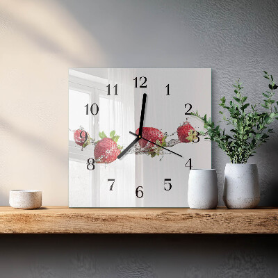Moderne wanduhr quadratisch Erdbeeren in Wasser