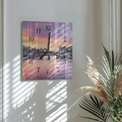 Quadratische wanduhr modern Eine Stadt am Fluss