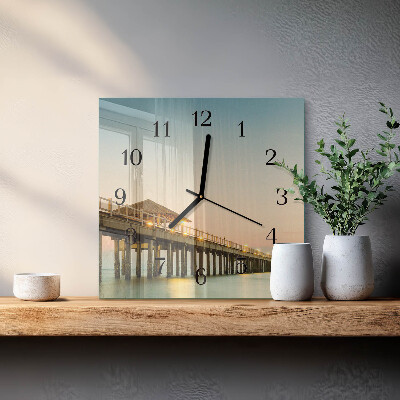 Quadratische wanduhr Holzsteg