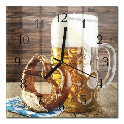 Quadratische wanduhr modern Brezel mit Bier