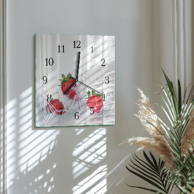 Quadratische wanduhr modern Erdbeere