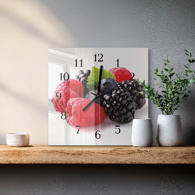 Moderne wanduhr quadratisch Beeren