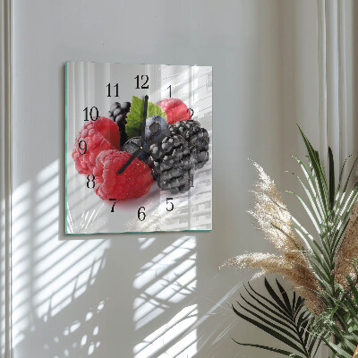 Moderne wanduhr quadratisch Beeren