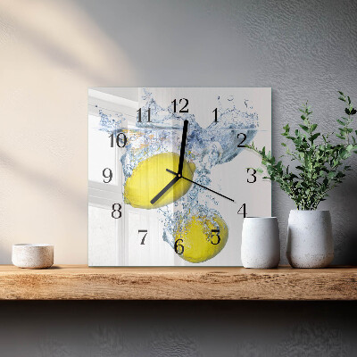 Quadratische wanduhr Zitronen in Wasser