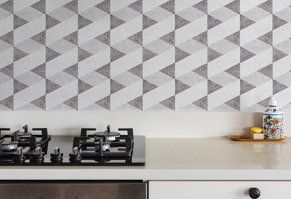 Die Wand in der Küche ohne Renovierung