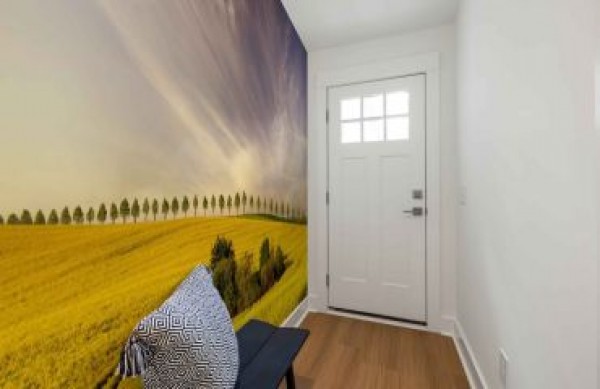 Tapeten für einen dunklen Flur und Flur: So wählen und gestalten Sie das richtige Interieur